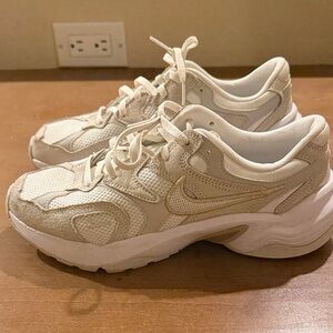 Nike Women's AL8